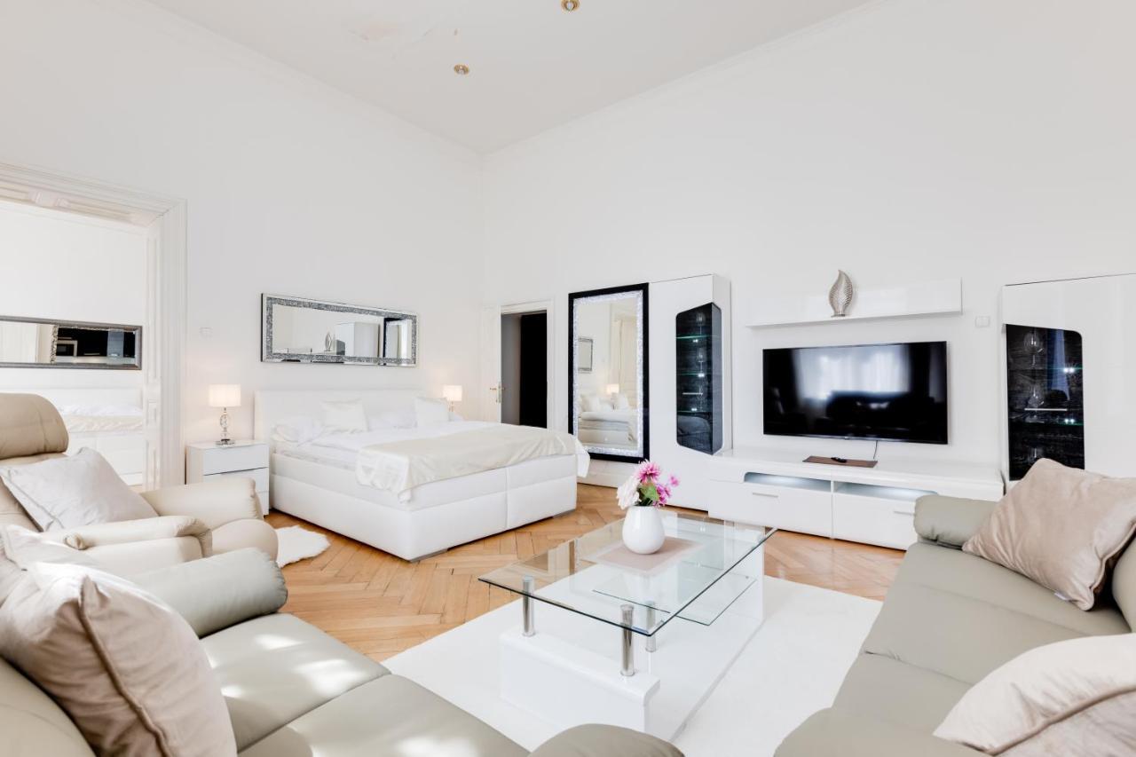 Wenceslass Square Royal Residence Apartments ปราก ภายนอก รูปภาพ
