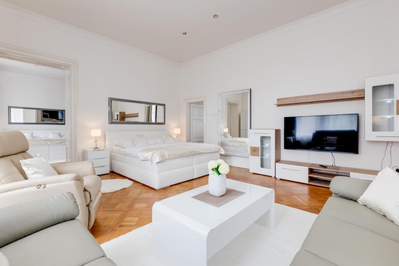 Wenceslass Square Royal Residence Apartments ปราก ภายนอก รูปภาพ